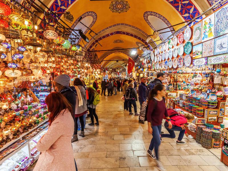 O Grand Bazaar é um dos mercados mais antigos do mundo ... e ainda o mais lotado.