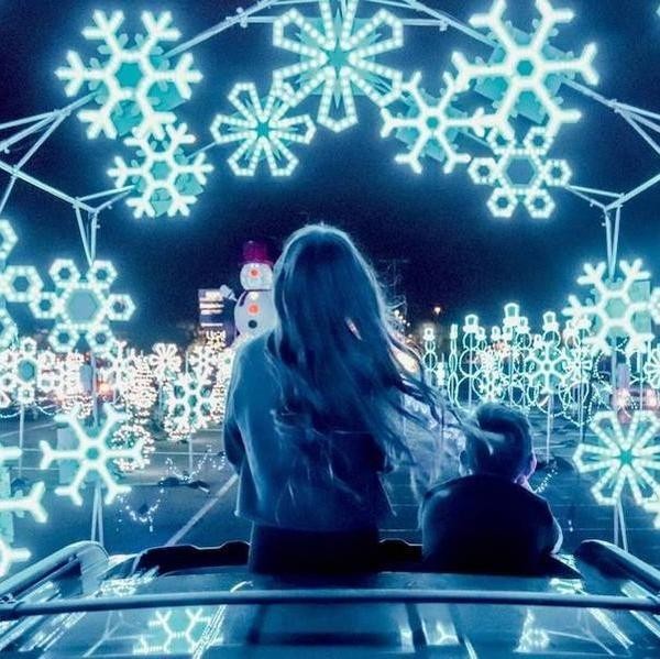 This Year's Best Drive-Thru Christmas Lights